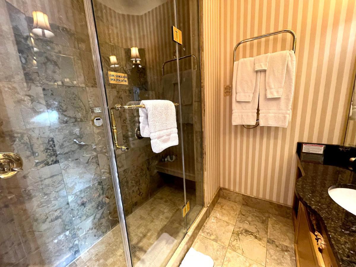 Celebrity Hotel Дедууд Екстериор снимка