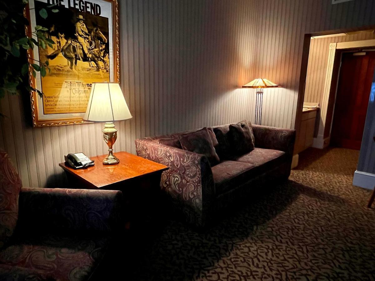 Celebrity Hotel Дедууд Екстериор снимка