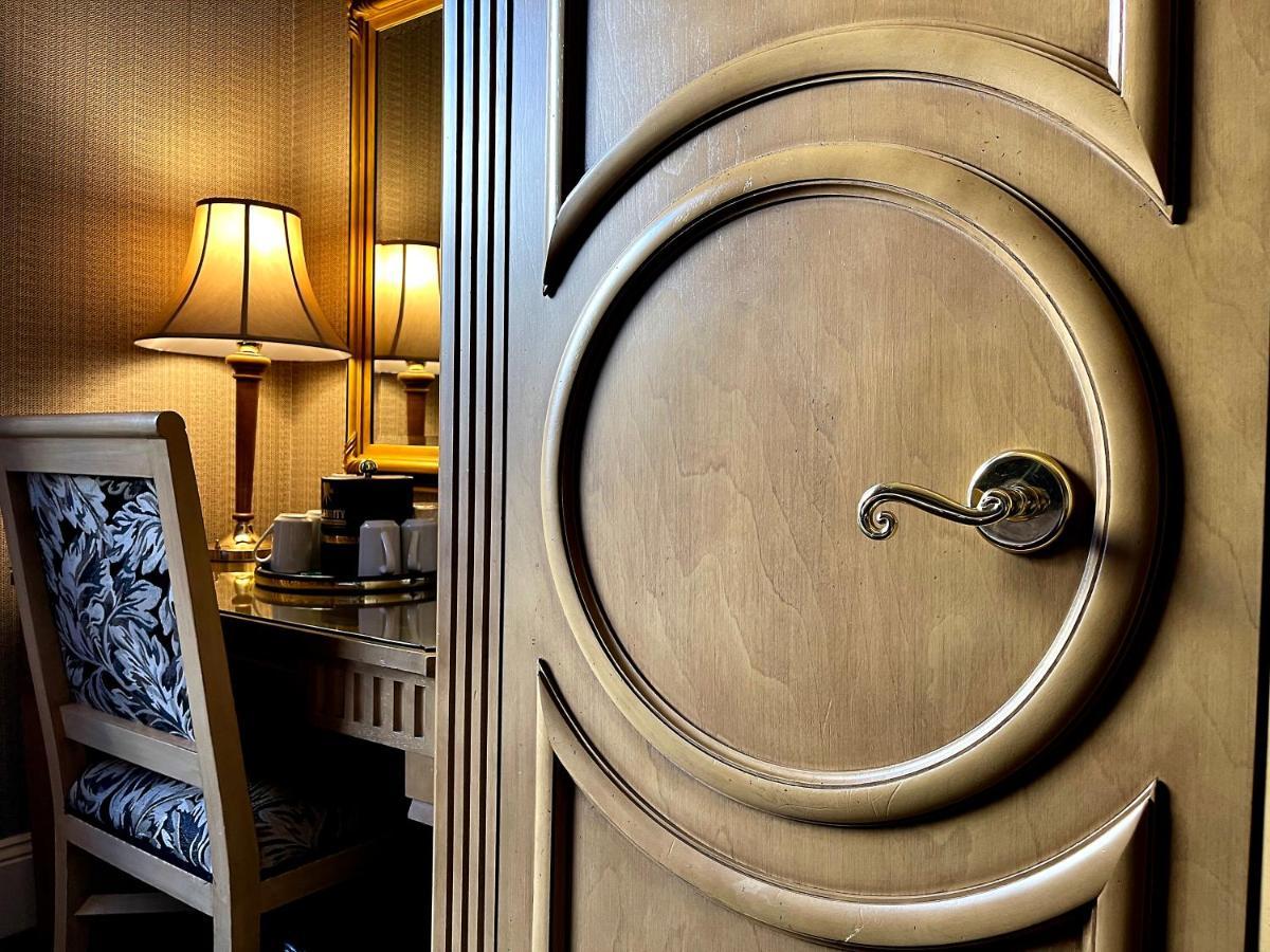 Celebrity Hotel Дедууд Екстериор снимка